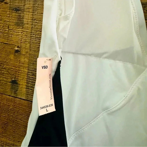 NWT Victoria’s Secret The Plunge Color Block One Piece Polyester Bathing Suit - Picture 6 of 9